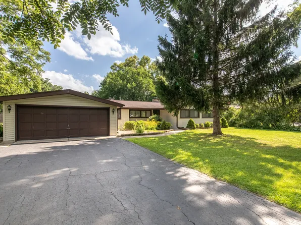 419 W Clarendon St, Prospect Heights, IL 60070