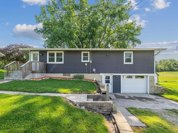 604 Hill St, Elgin, IA 52141