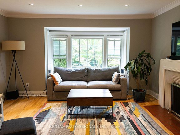 3rd image of 82 Ellis Park Rd