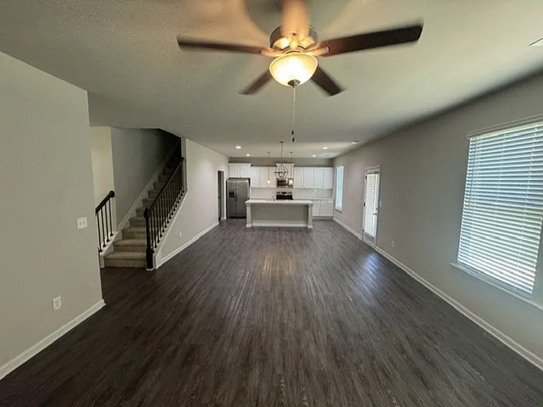 1156 Burgundy Dr — Photo 5