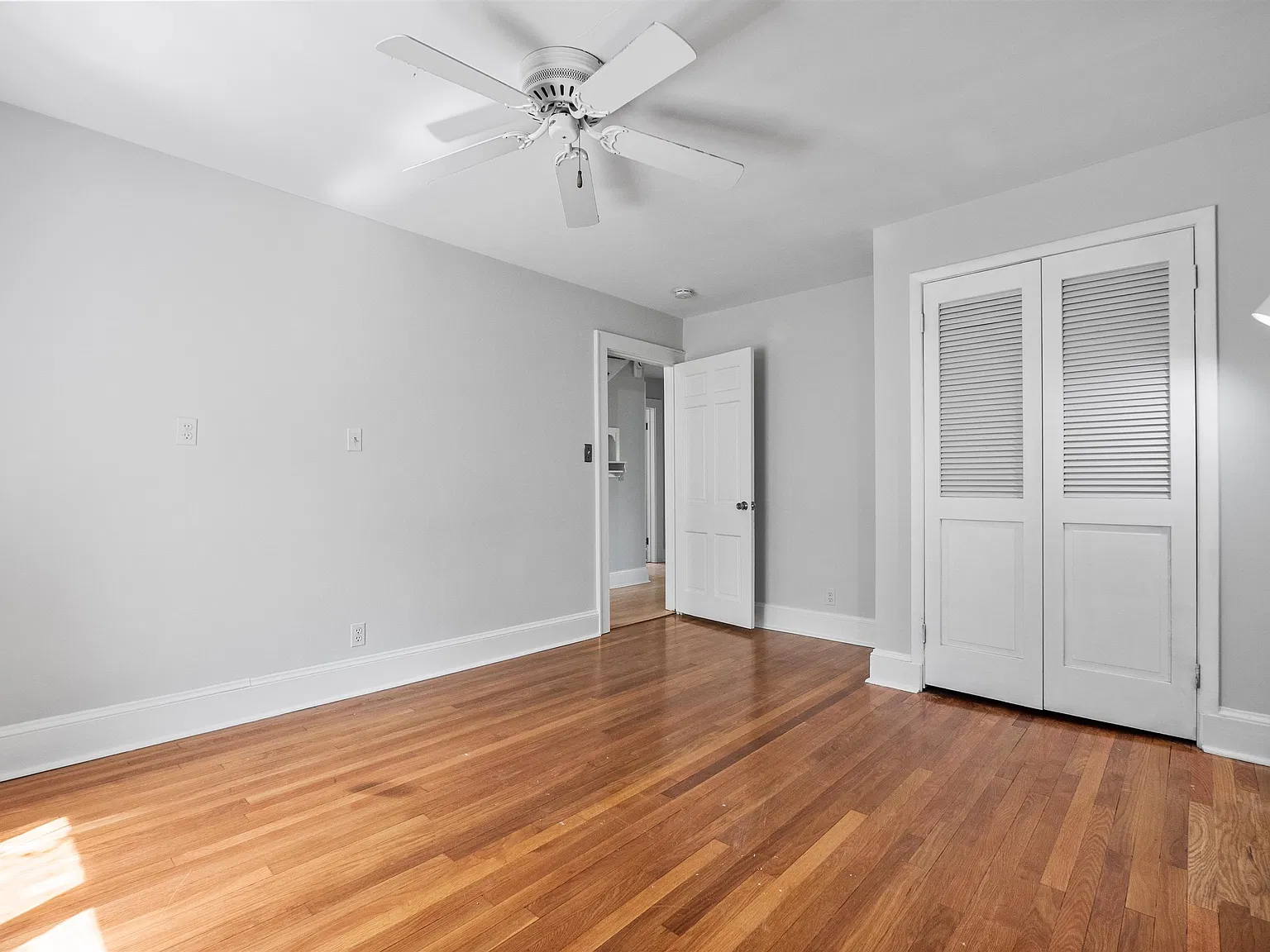 5 bed, 2200 sqft, $5,000 — Photo 3
