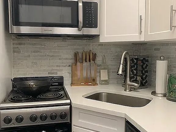 3rd image of 205 W 88th St APT 8
