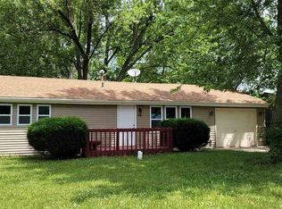 16 Gilbert Ter, Machesney Park, IL 61115
