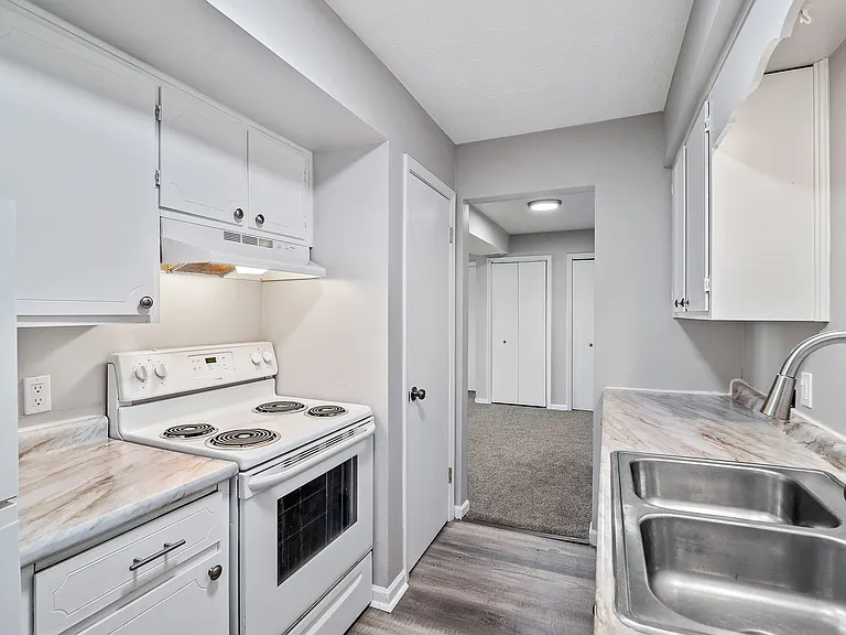Grant Street Apartments — Photo 25