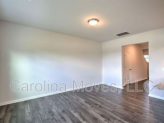 3rd image of 32 Apricot Ln