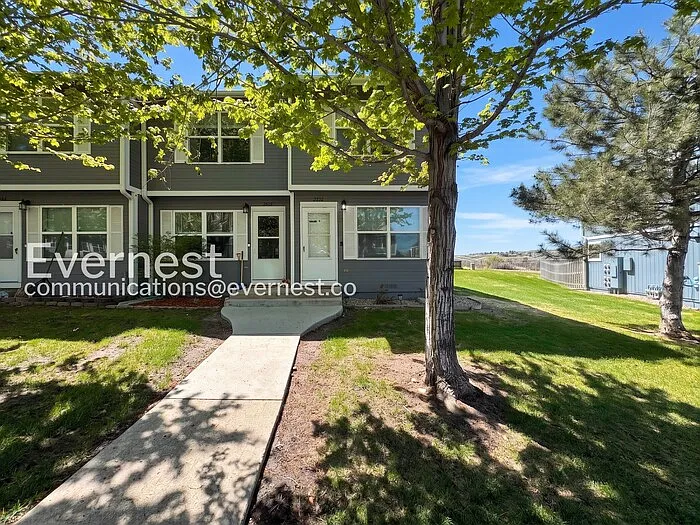 2040 Oakcrest Cir — Photo 2
