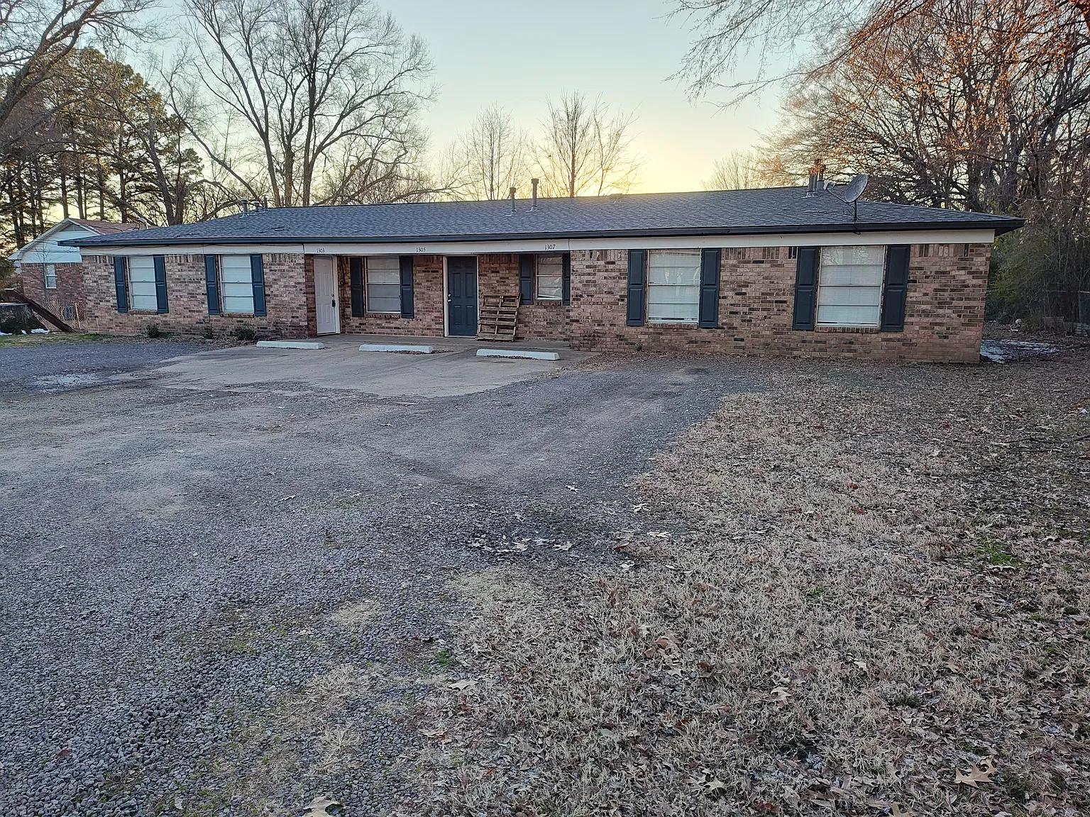 2 bed, 725 sqft, $700 — Photo 1