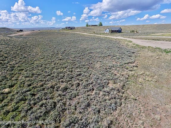 3rd image of Little Loop Rd