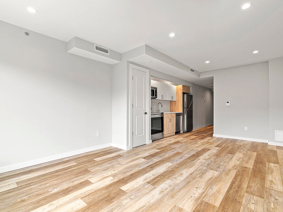 2nd image of 30-82 Crescent St #3D