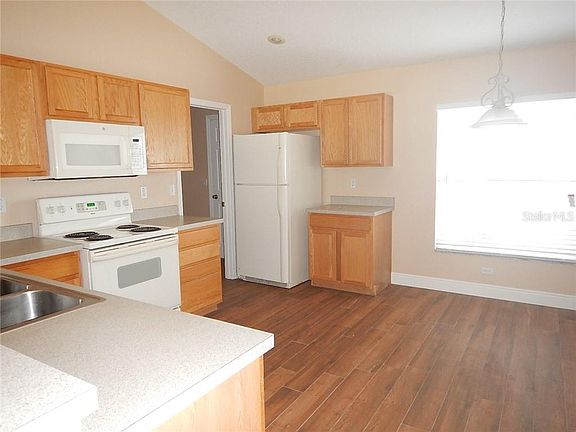 4th image of 1427 Golden Pond Dr
