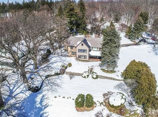 1 Highland Hgts Dr, Rochester, NY 14618