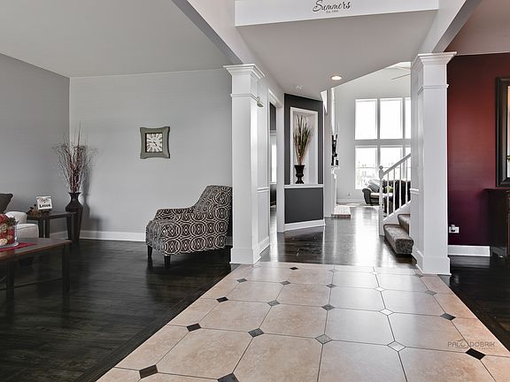 4th image of 1063 Goldfinch Ct