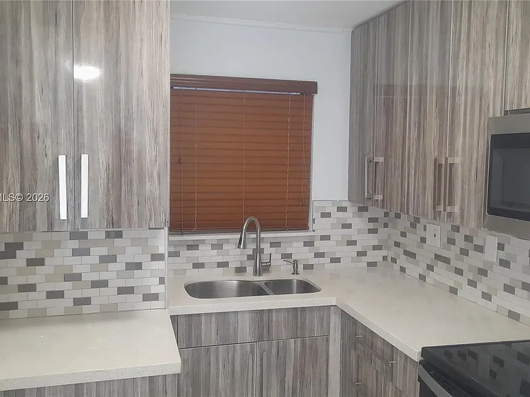 310 Fontainebleau Blvd #203 — Photo 2
