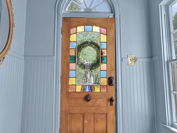 5th image of 212 Smith St