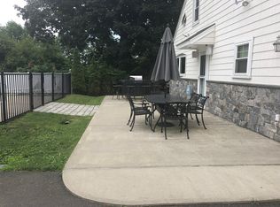 630 Pond Point Ave, Milford, CT 06460