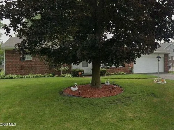 28 Torrington Dr, Toledo, OH 43615