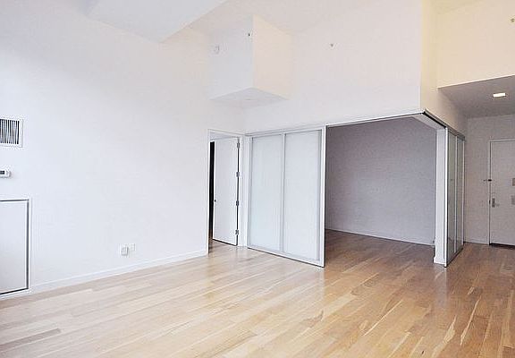 3rd image of 2728 Thomson Ave Unit 501