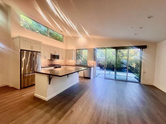 5th image of 3711 Redwood Cir
