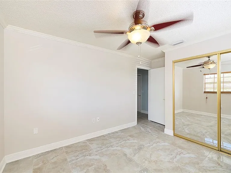 6804 N Hubert Ave — Photo 29