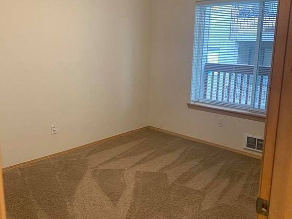 3rd image of 1521 NE 148th St APT 102