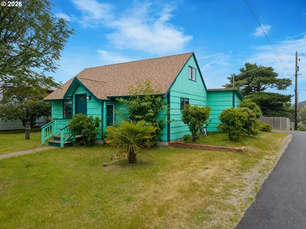 1549 NW Grove St, Newport, OR 97365