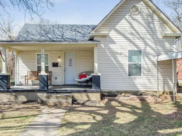 2031 N Pickwick Avenue, Springfield, MO 65803
