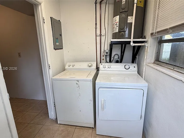 4940 SW 28th Ter #S — Photo 6