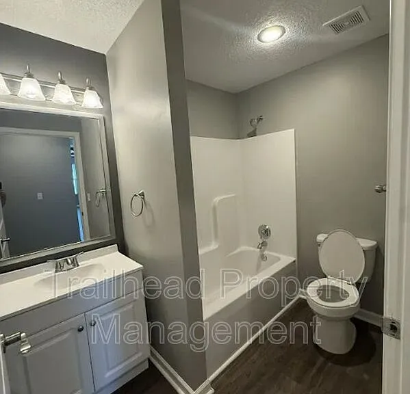 605C S Hillcrest St — Photo 10