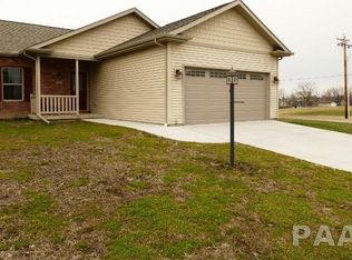 1301 Kingsbury Rd, Washington, IL 61571