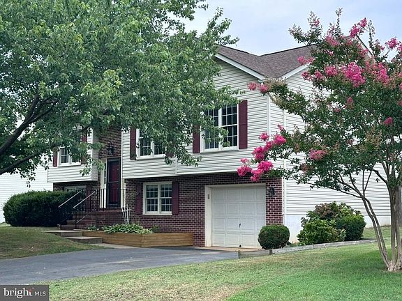 3rd image of 10405 Heather Greens Cir