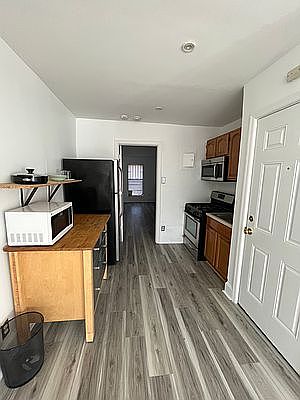 3rd image of 485A Halsey St #3
