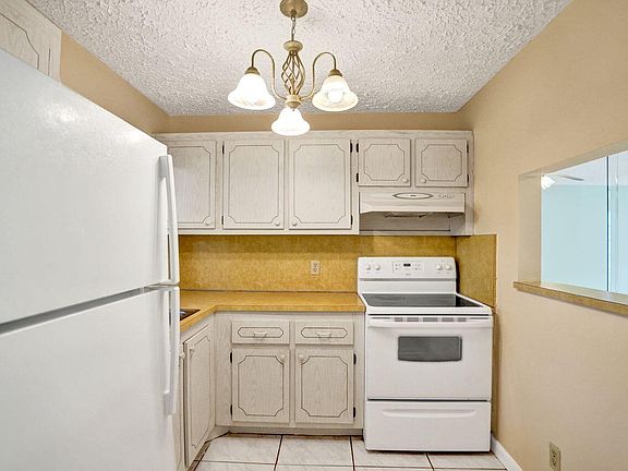 3rd image of 9460 Sunrise Lakes Boulevard #106