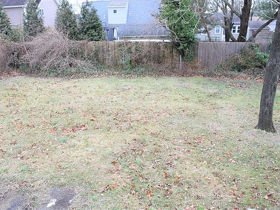 3rd image of 15 Fairway Dr