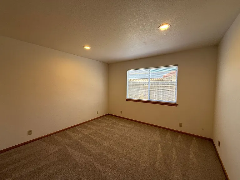 1470 Mercer Ct — Photo 38