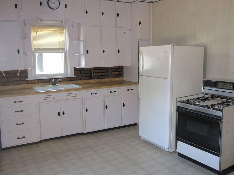 2nd image of 83 E 9th St APT 3