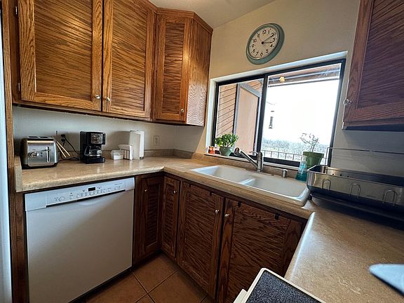 5th image of 2420 S Elizabeth St APT 5