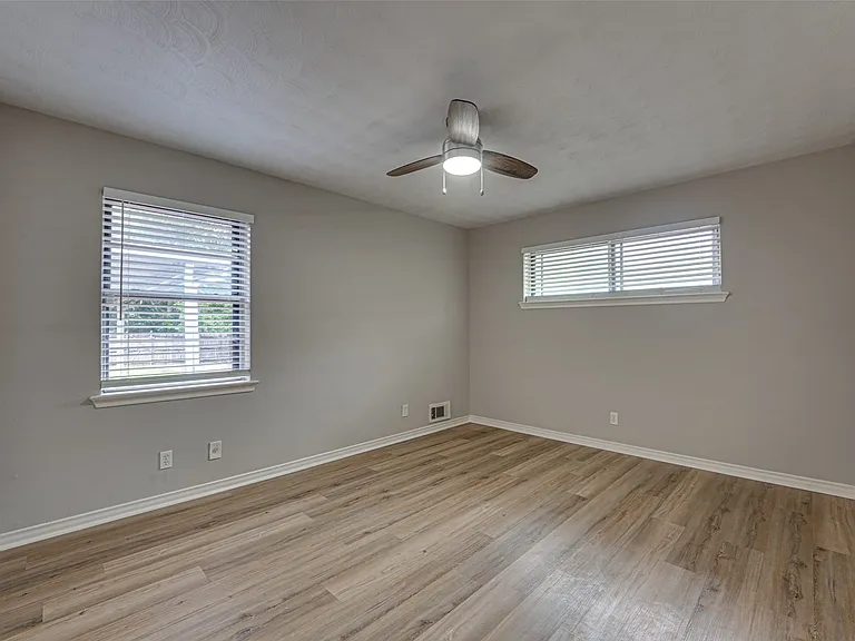 825 Branch Dr — Photo 14