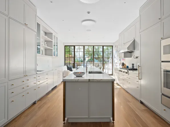 354 West 20th Street image 3 of 25