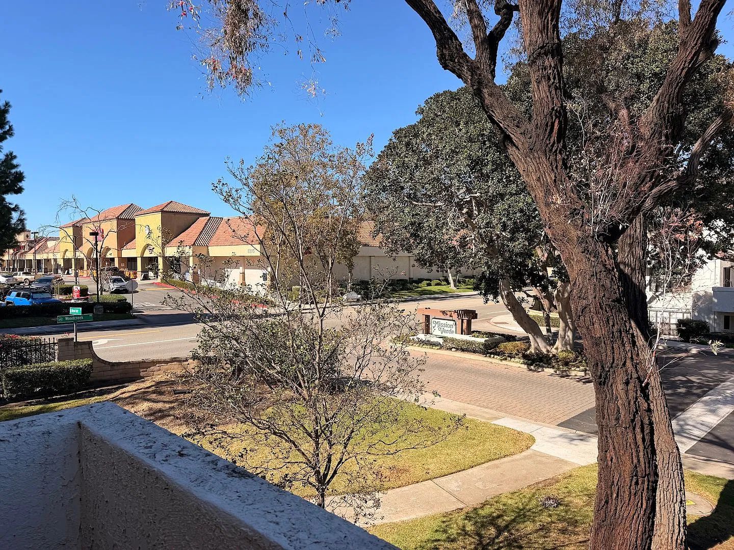 1 bedroom Mission Oaks (Camarillo) near shopping and parks — Photo 1