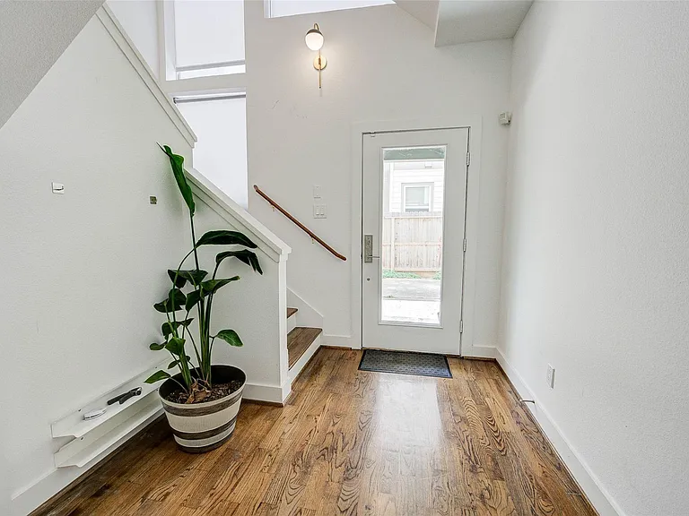 1515 Crockett St — Photo 3