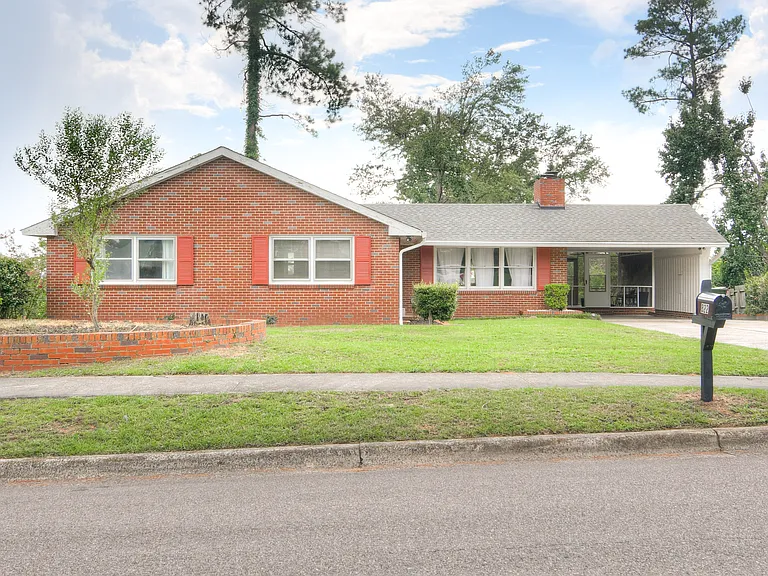 822 W Woodlawn Ave — Photo 1
