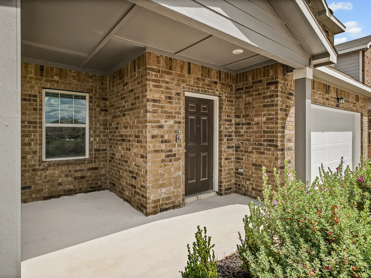 5 bed, 2688 sqft, $2,100 — Photo 4