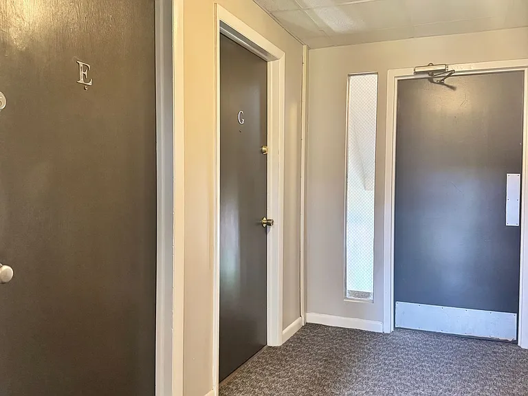21-23 Morton Ave — Photo 5