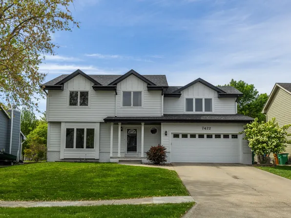 7422 Plum Dr, Urbandale, IA 50322