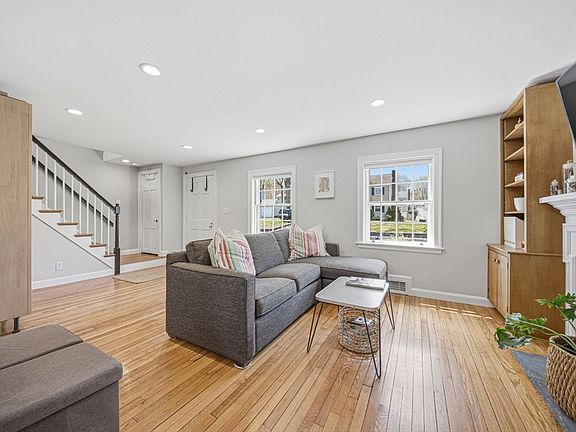 4th image of 28 Lilly Ln