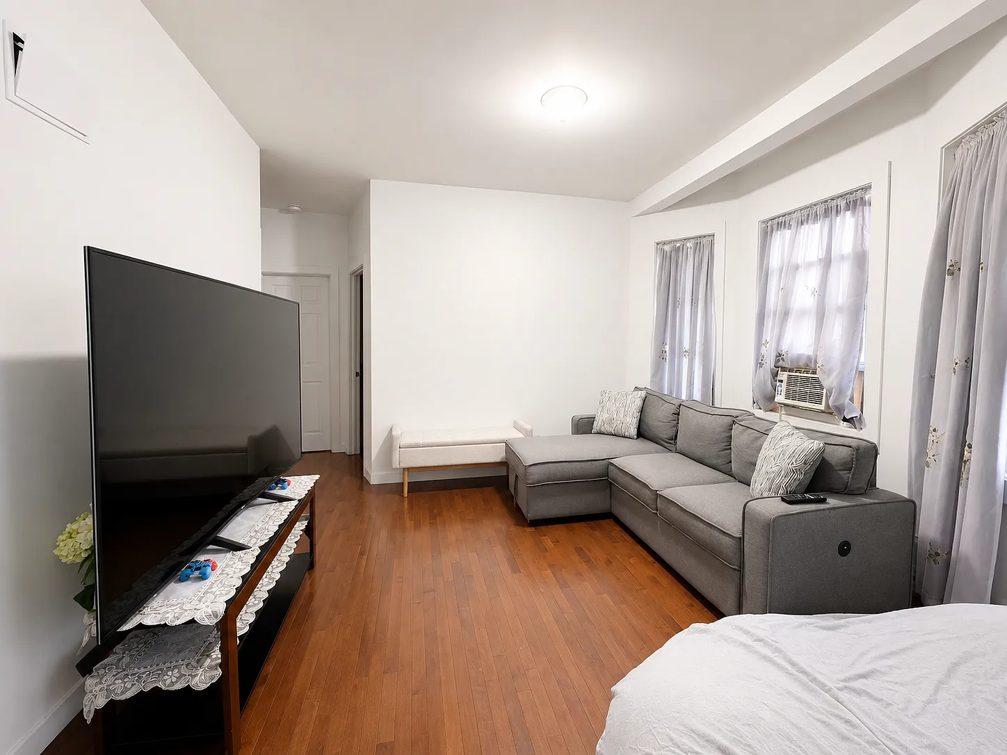 3 bed, $2,500 — Photo 2