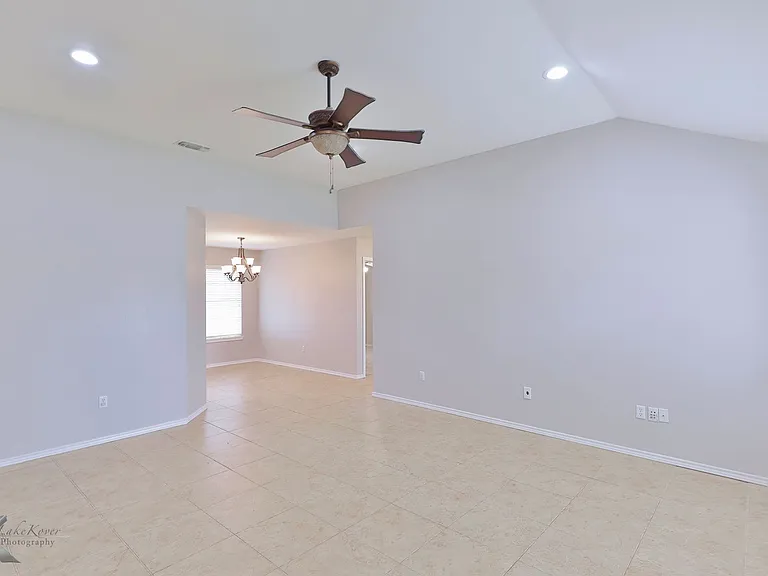7825 Thompson Pkwy — Photo 6