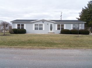 121 Meadowview Dr, Rushville, IL 62681