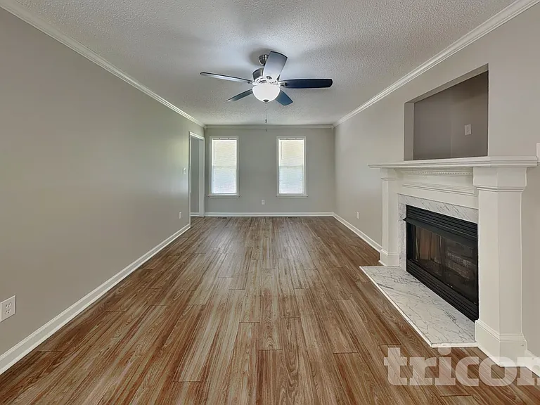 104 Roundtree Ct — Photo 2