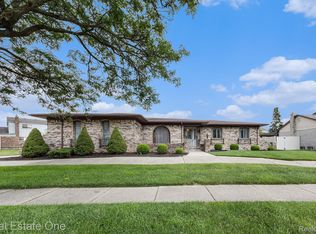 18071 Ryanwood Dr, Riverview, MI 48193